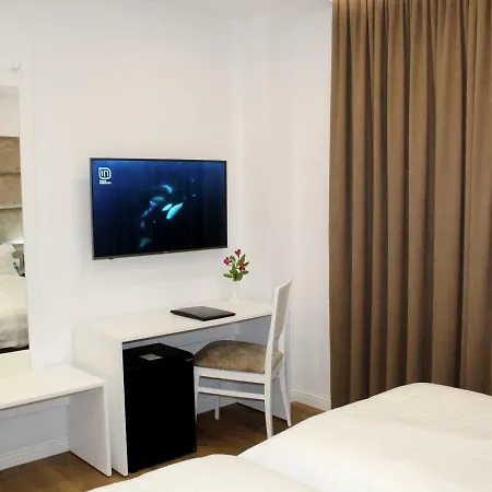 Ramel فندق تيرانا