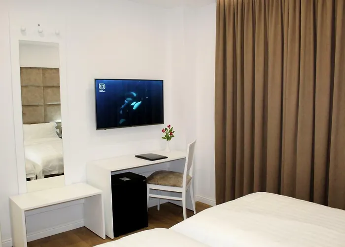 Ramel فندق تيرانا